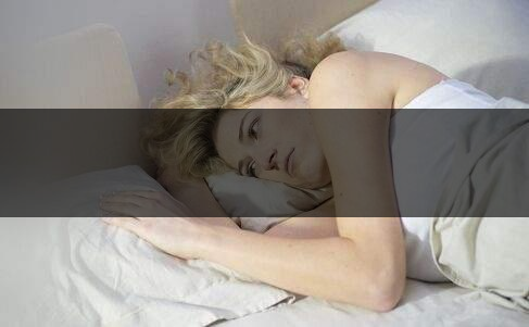 喝茶失眠怎樣才能快速入睡，這樣可以有效防止失-2