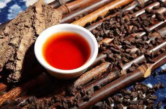 喝普洱茶出汗是怎么回事？