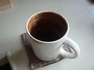 茶垢清潔有妙招，一分鐘讓茶杯光亮如新！